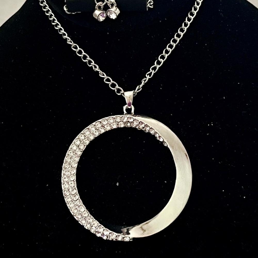 Paparazzi Silver and Crystal Necklace Set